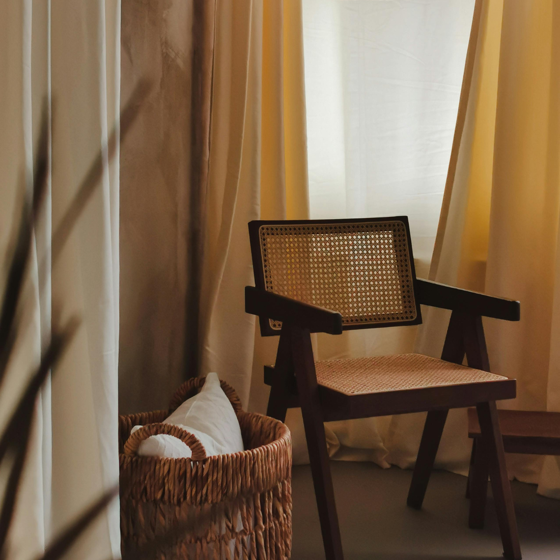 🧘 Vivre lentement : Comment le Wabi-Sabi pacifie votre espace intérieur